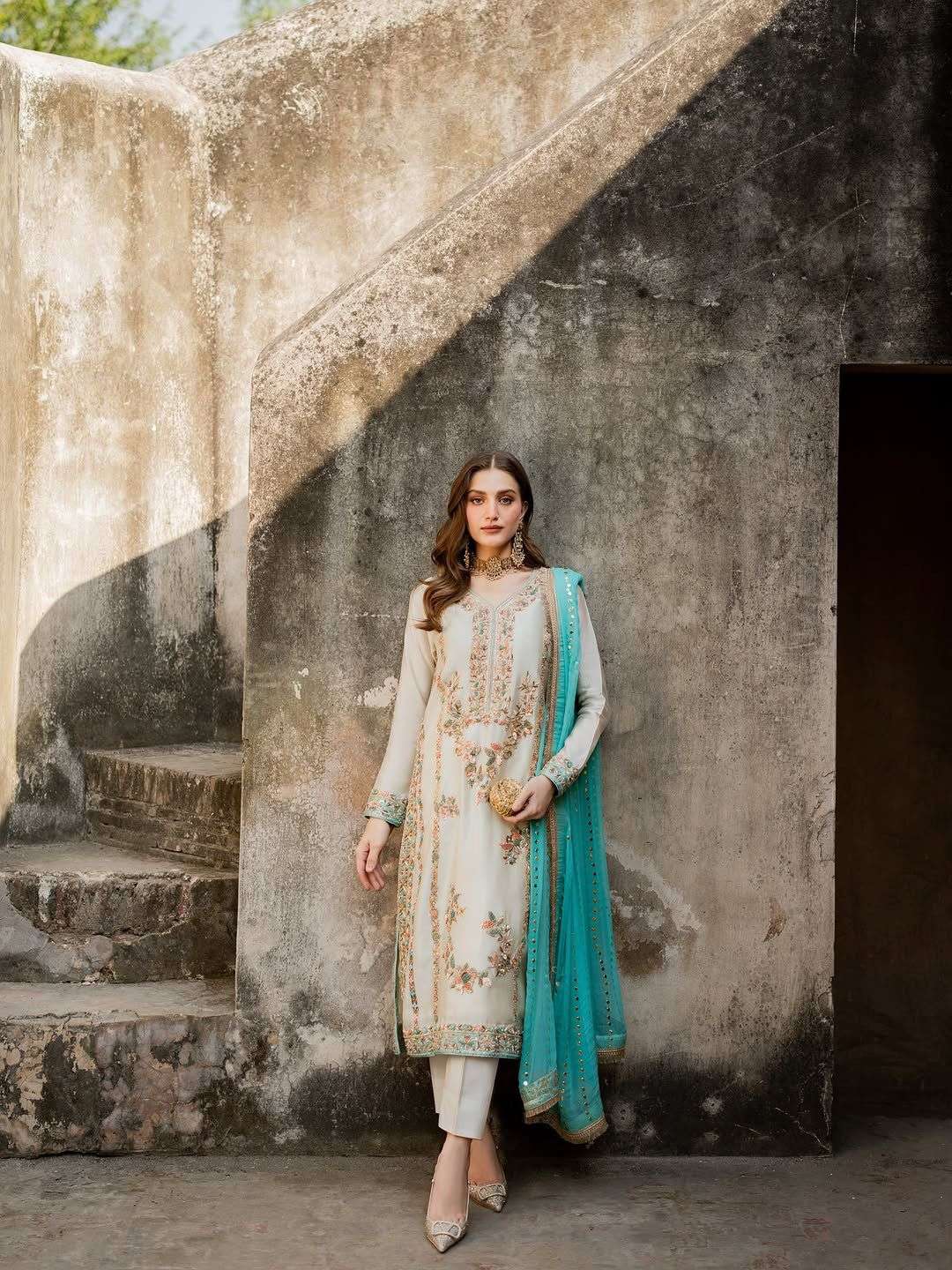 SILK BEAUTIFUL DESIGNER LOOK PARTY LADIES SUIT