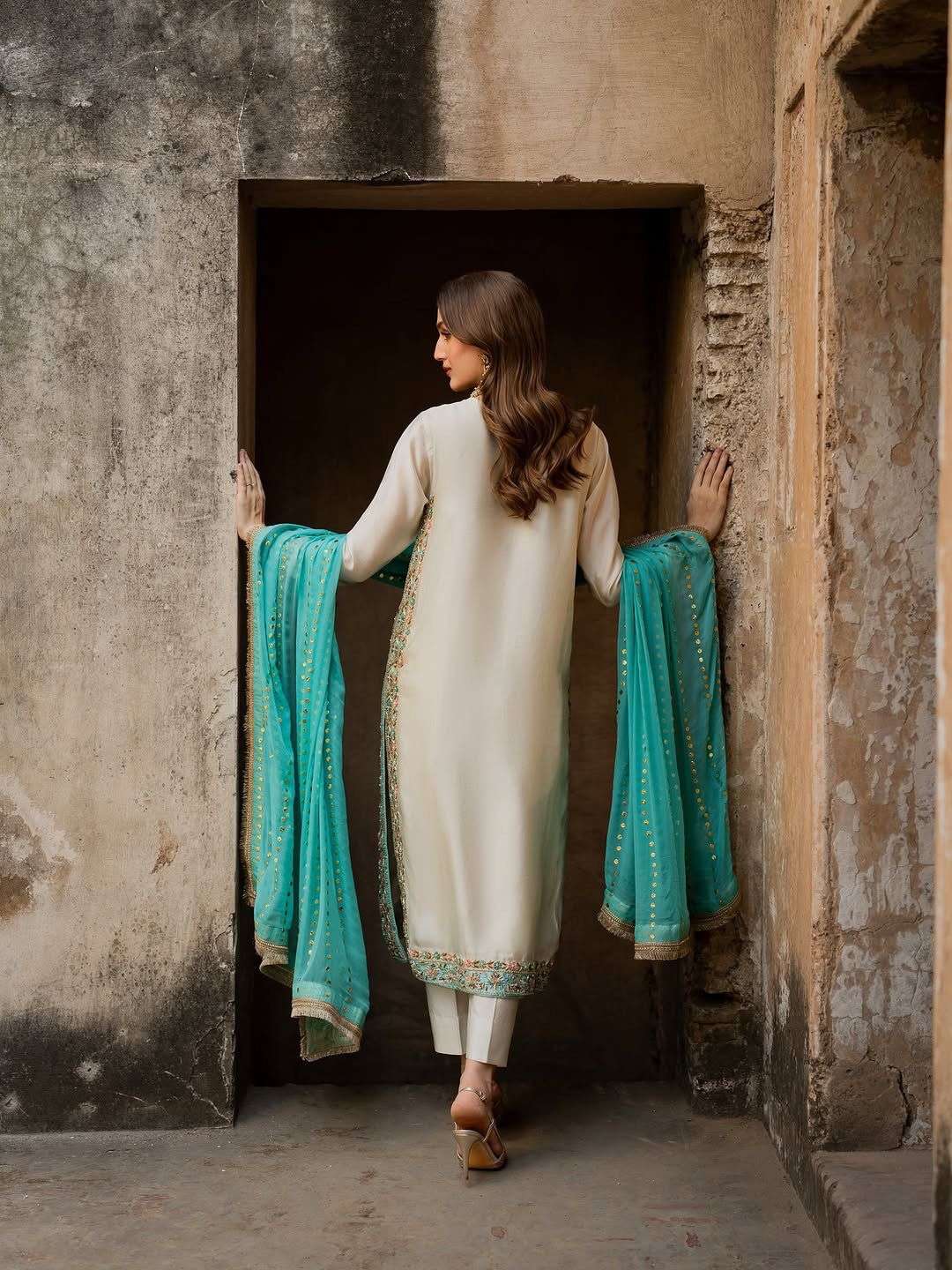 SILK BEAUTIFUL DESIGNER LOOK PARTY LADIES SUIT