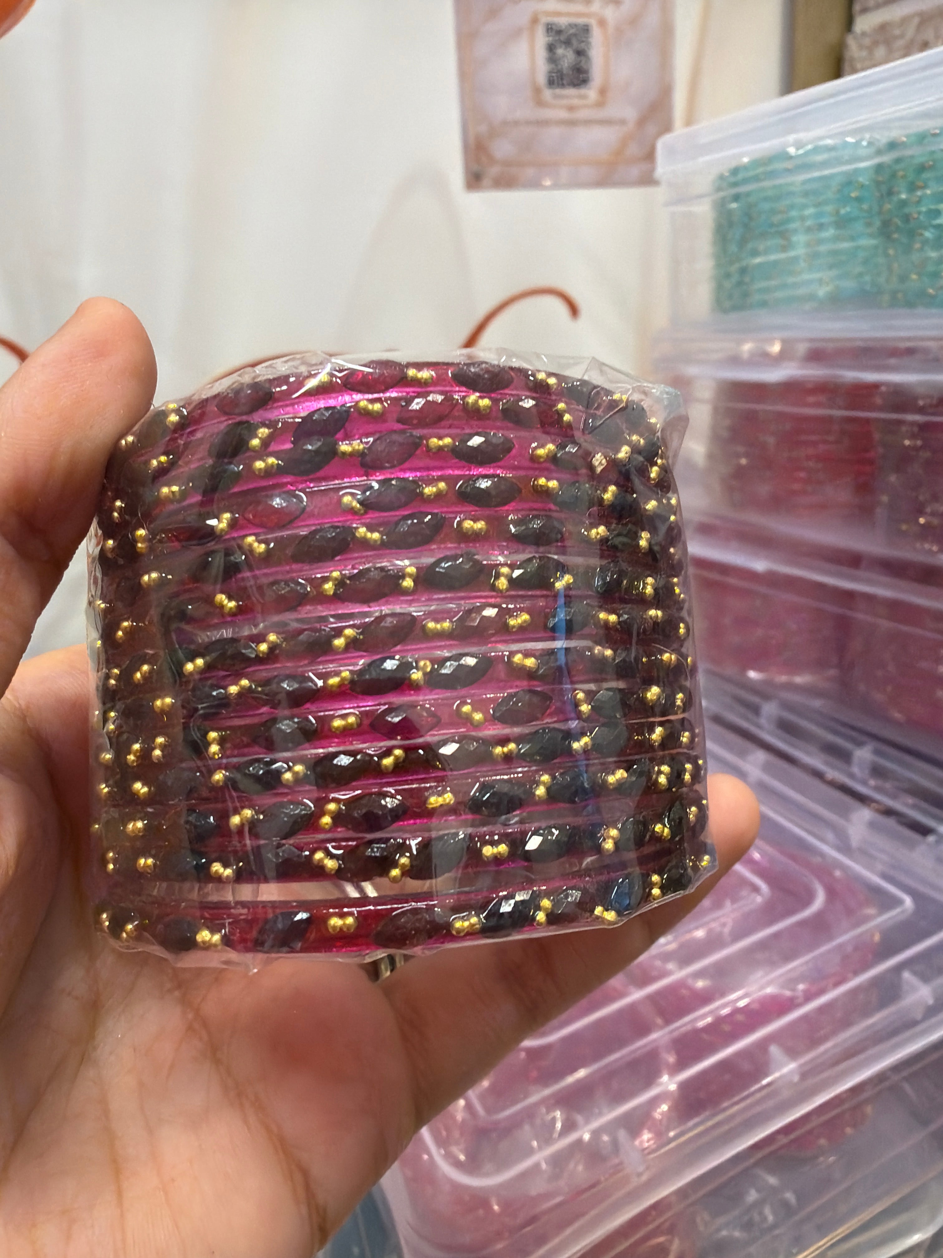 Maroon raindrop 12 bangles✨✨￼